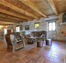 4 bedroom villa with pool near Svetvinčenat, Istria, sleeps 10